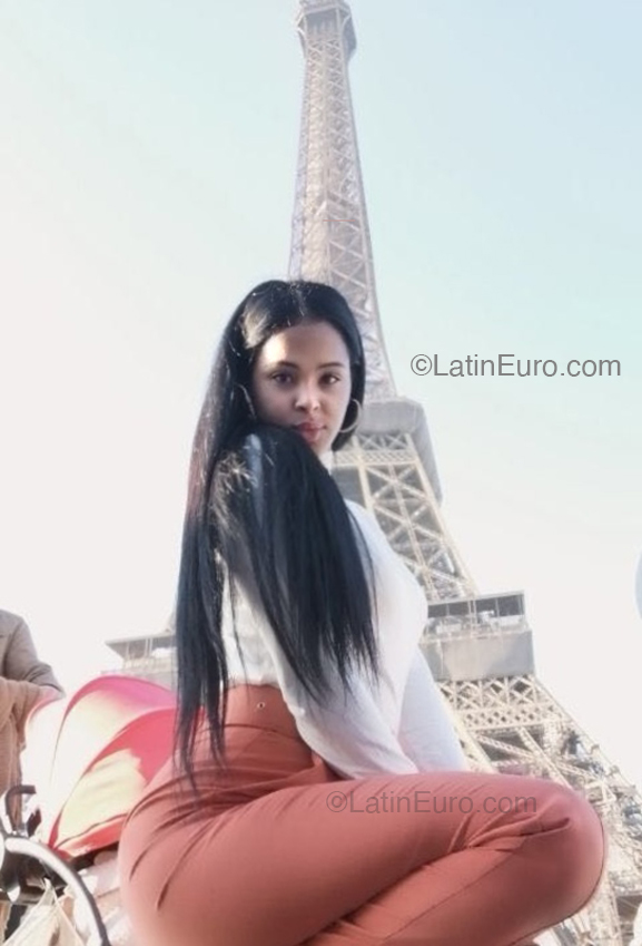 Date this cute Italy girl Esther from Milano IT416