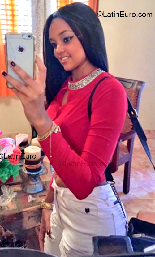 Date this attractive Dominican Republic girl Elaine from Santiago DO55775