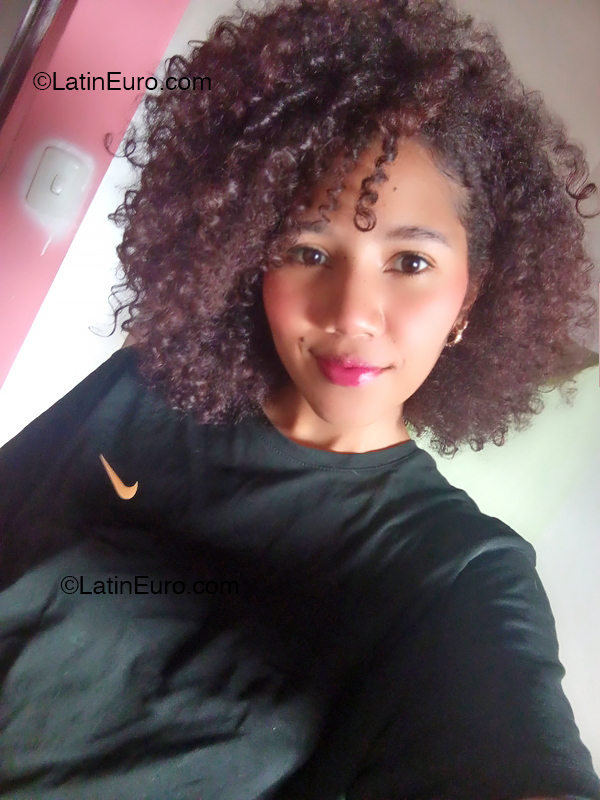 Date this young Venezuela girl Indiri from Caracas VE4889