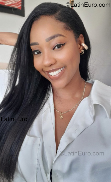 Date this georgeous Colombia girl Vivian from Turbo CO32938