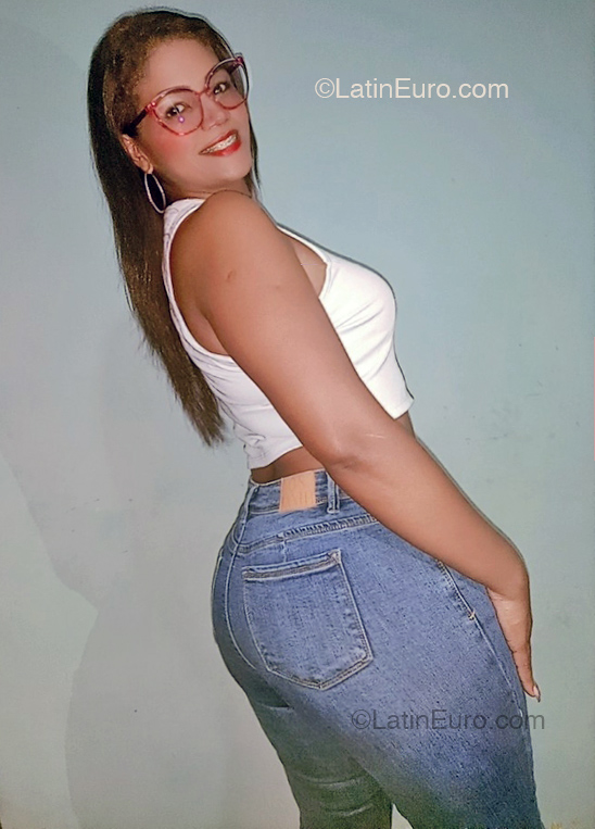 Date this good-looking Venezuela girl Leidismar from Caracas VE4897