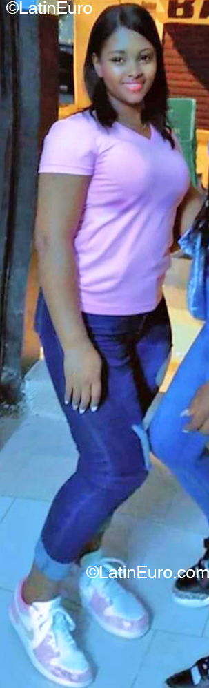 Date this athletic Dominican Republic girl Anayris from Santo Domingo DO52425