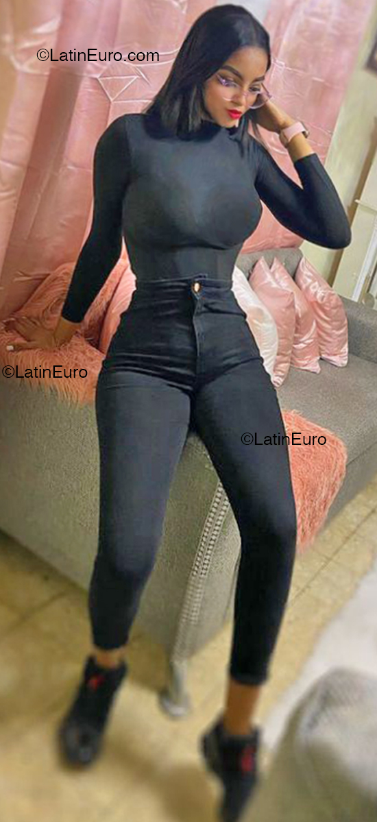 Date this attractive Dominican Republic girl Cynthia mariel from Santo Domingo DO52674