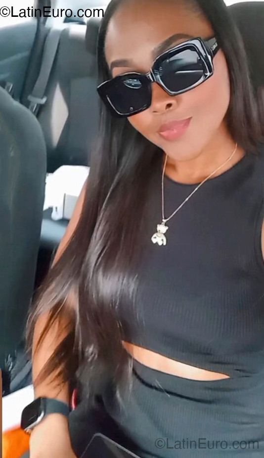 Date this beautiful Colombia girl Clarisa from Bogota CO32982