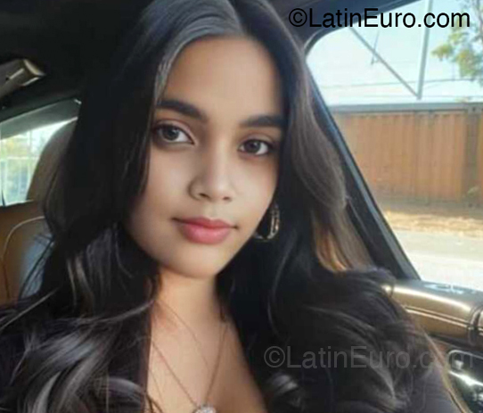 Date this happy Dominican Republic girl Nahomy from Santo Domingo DO52741