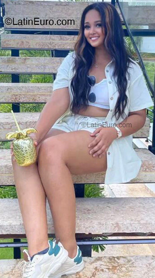 Date this lovely Dominican Republic girl Smirna from Santo Domingo DO52801