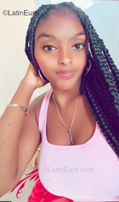 Date this funny Dominican Republic girl Veronica from Santo Domingo DO53052