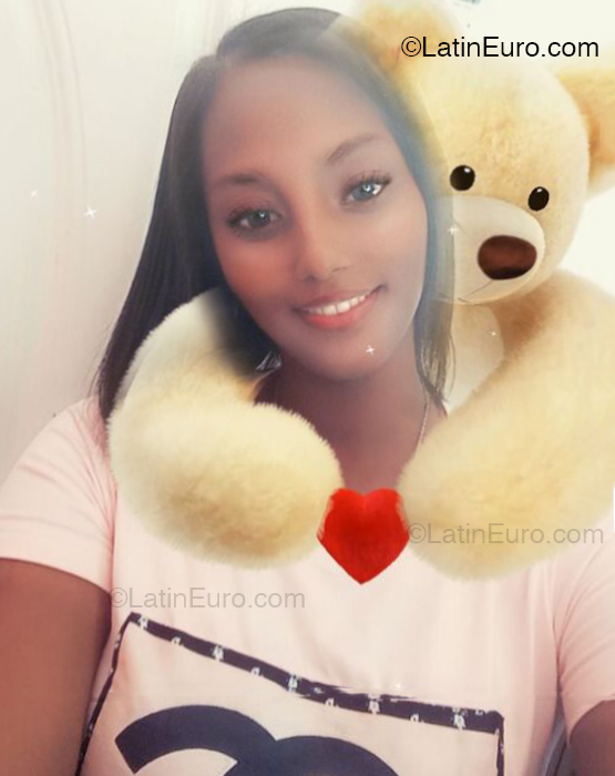 Date this beautiful Dominican Republic girl Betz from Santo Domingo DO53107