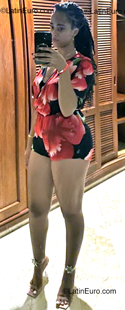 Date this happy Dominican Republic girl Samantha from Santo Domingo DO53185