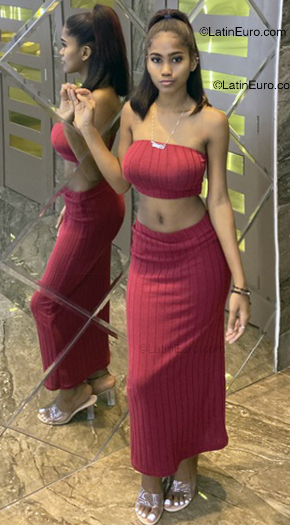 Date this delightful Dominican Republic girl Esther from El seibo DO53194