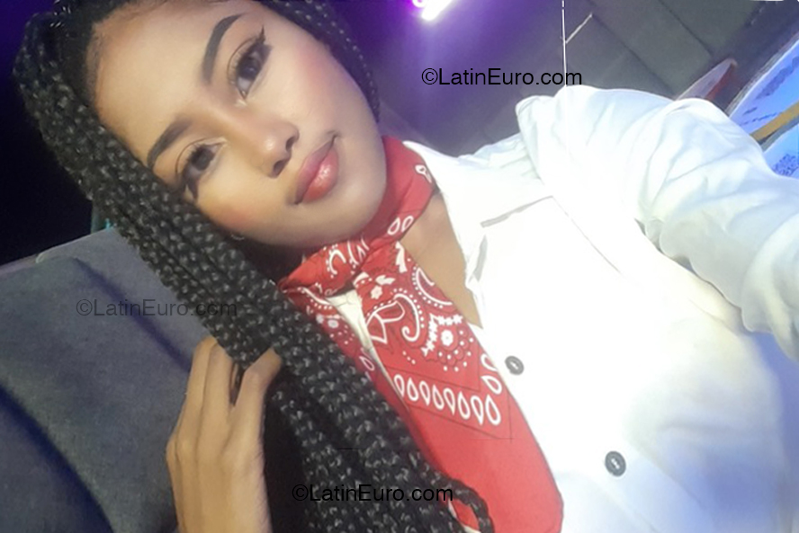 Date this funny Spain girl Leidy from Madrid ES857