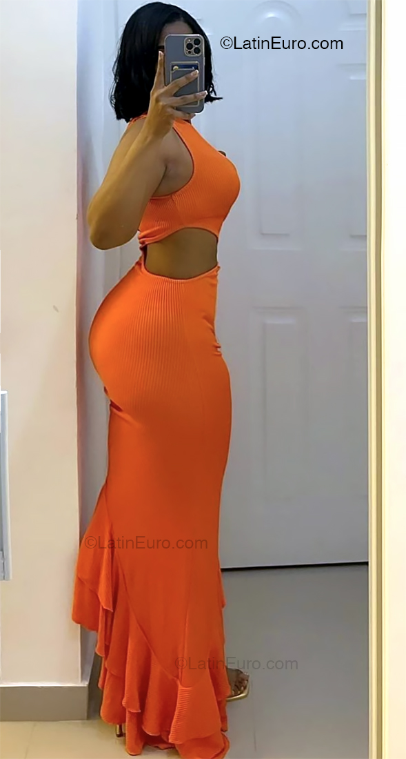 Date this funny Dominican Republic girl Yenifer from Santo Domingo DO53410
