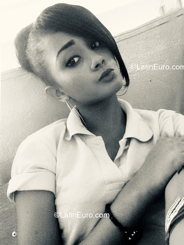 Date this delightful United States girl Meralis from Miami US25071