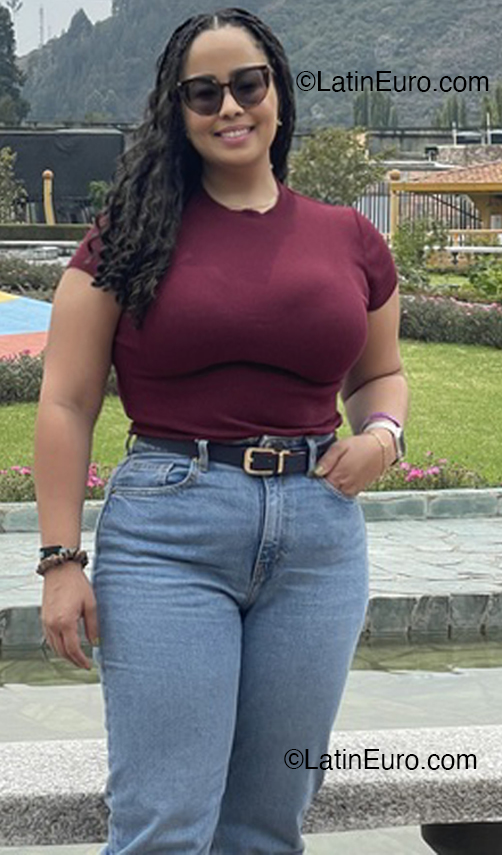 Date this athletic Dominican Republic girl Gio from Santo Domingo DO53536