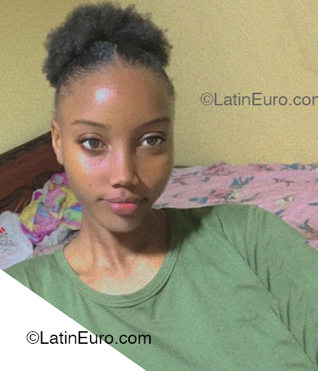 Date this beautiful Dominican Republic girl Yinia from La Romana DO53577
