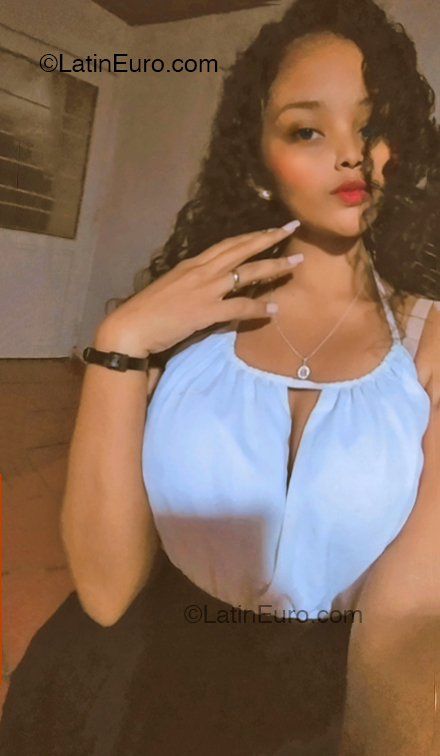 Date this gorgeous Colombia girl Ana Maria from Cartagena CO33111