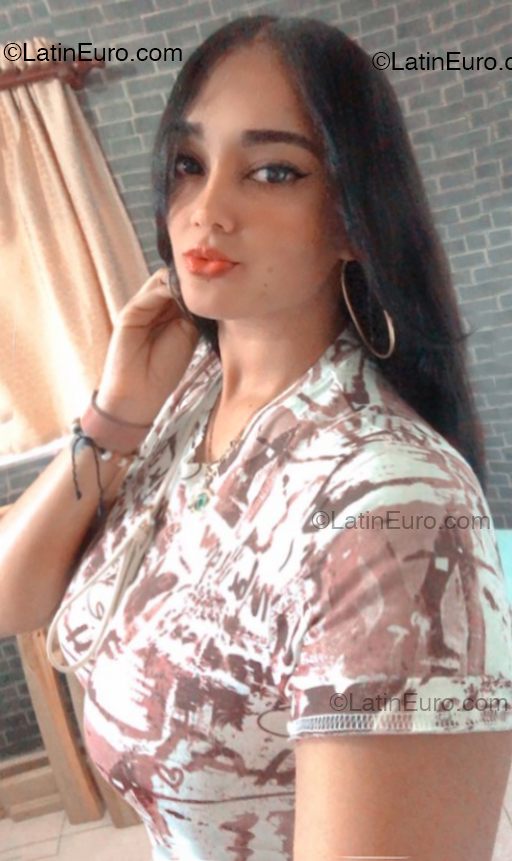 Date this hard body Dominican Republic girl Lisbeth from Santo Domingo DO53705