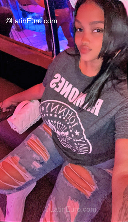 Date this gorgeous Dominican Republic girl Juleiny from Santo Domingo DO53720
