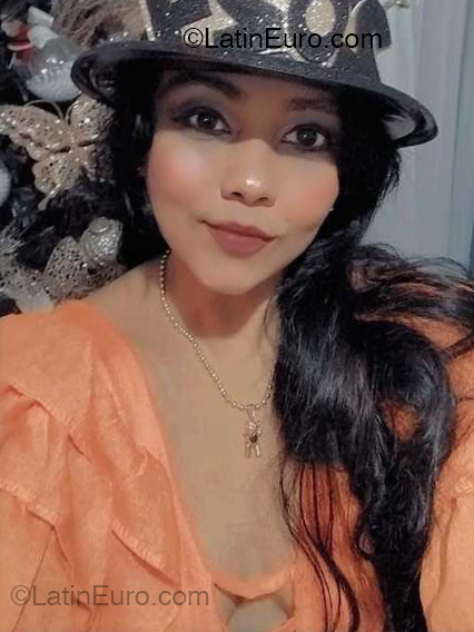 Date this sultry Colombia girl Patricia from Barranquilla CO33162