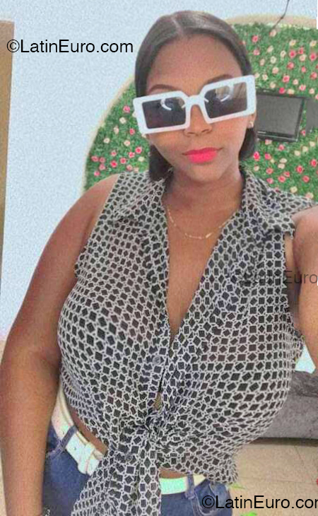Date this fun Dominican Republic girl Dilenia from Santiago DO53889