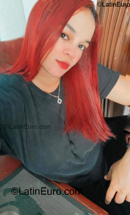 Date this fun Dominican Republic girl Cartera from Santo Domingo DO53925