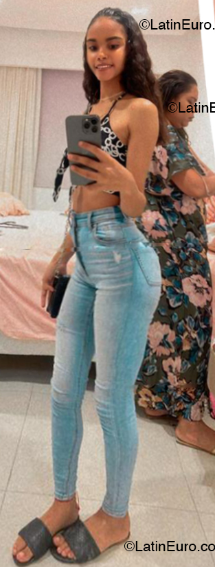 Date this cute Dominican Republic girl Bella from Santo Domingo DO53955