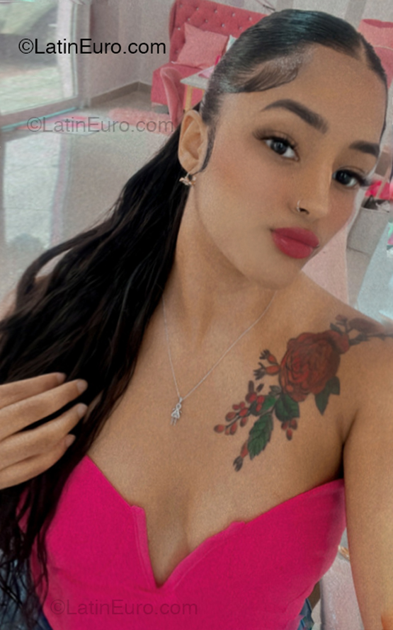 Date this athletic Dominican Republic girl Heidy from Santo Domingo DO54032