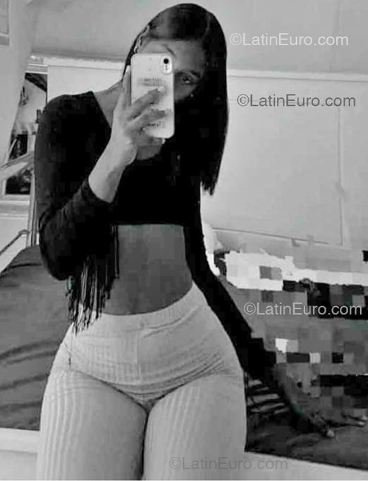 Date this voluptuous Dominican Republic girl Le from Santo Domingo DO54037