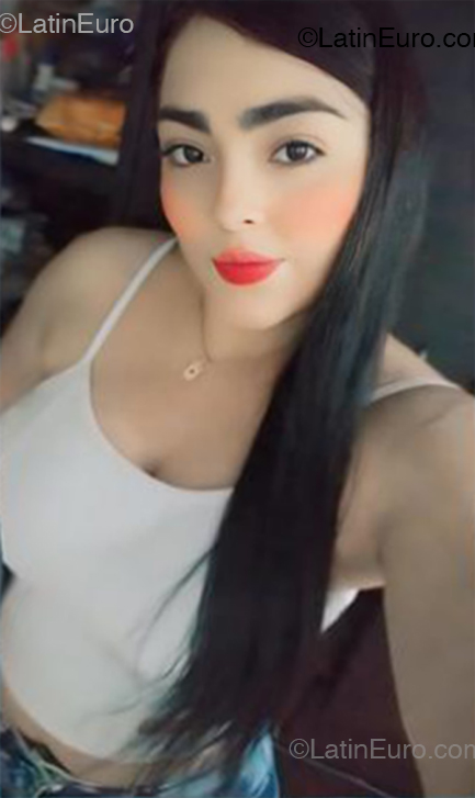 Date this sensual Colombia girl Aleja from Colombia CO33208