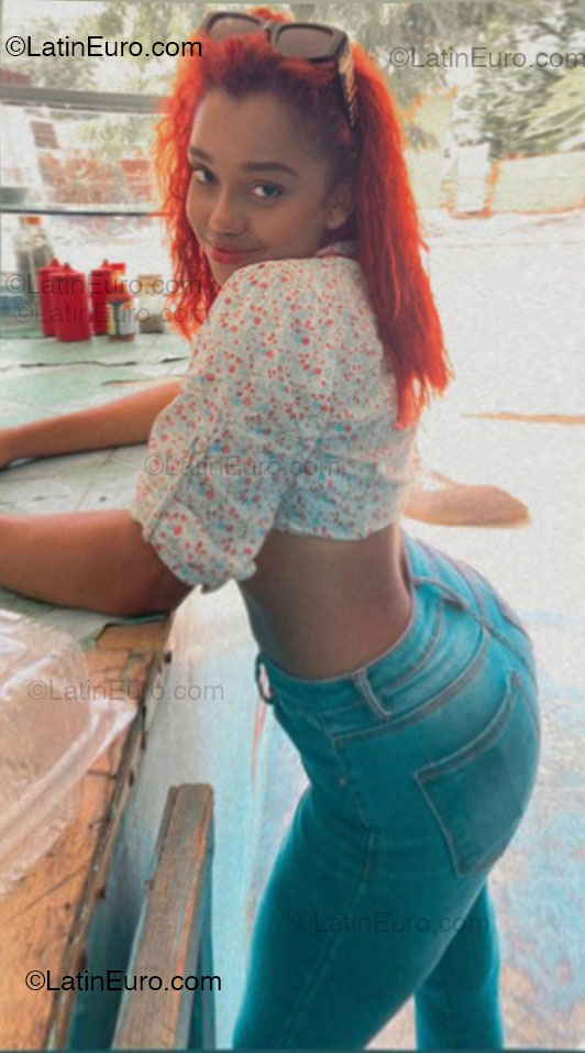 Date this hard body Dominican Republic girl 8494080295 from Azua DO54454