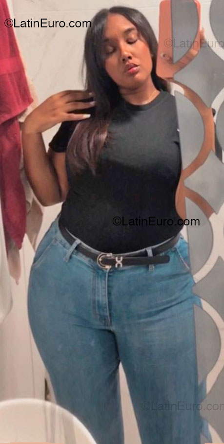 Date this good-looking Dominican Republic girl Coral from Santiago DO54465