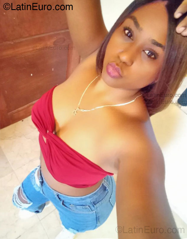 Date this funny Dominican Republic girl Paola from Santo Domingo DO54482