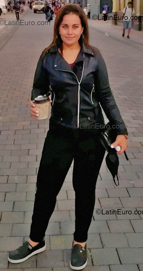 Date this athletic Ecuador girl Ivonne from Portoviejo EC1090