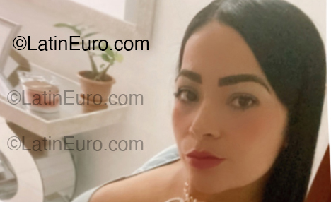 Date this happy Venezuela girl Angie from Caracas VE5204