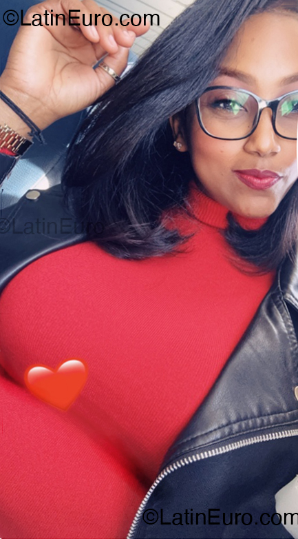 Date this georgeous Italy girl Rosaly from Ischia IT434