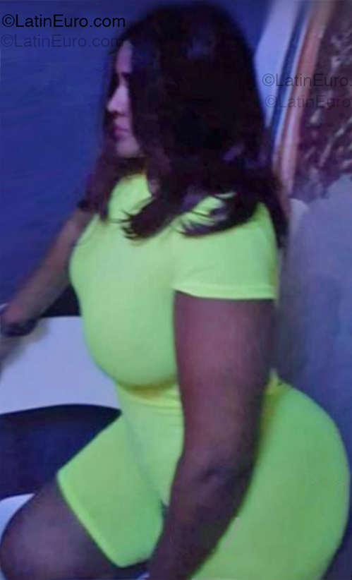 Date this gorgeous Dominican Republic girl Nena Sugens from Santo Domingo DO54551