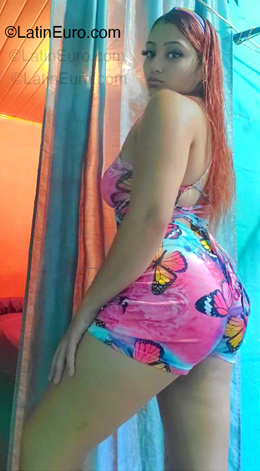 Date this sultry Trinidad and Tobago girl Paola from Port Of Spain TT117