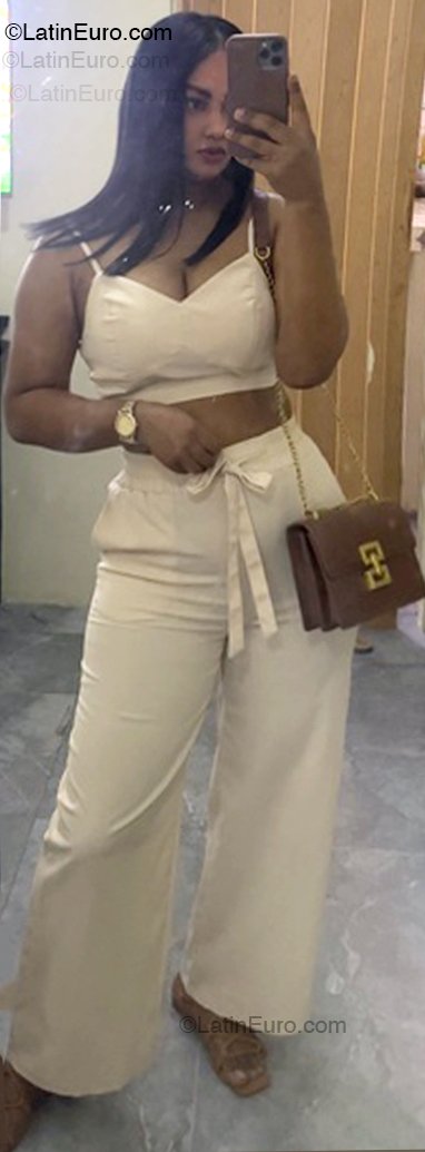 Date this hot France girl Massiela from Paris FR382