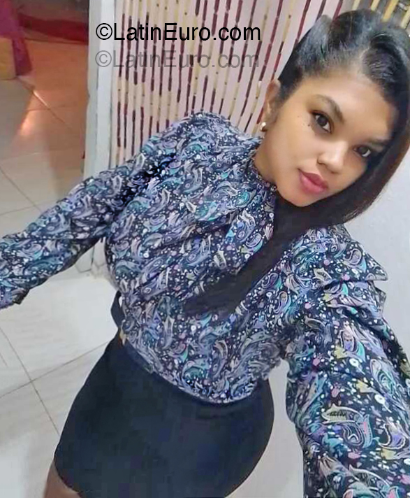 Date this nice looking Dominican Republic girl Melissa from Santo Domingo DO54679