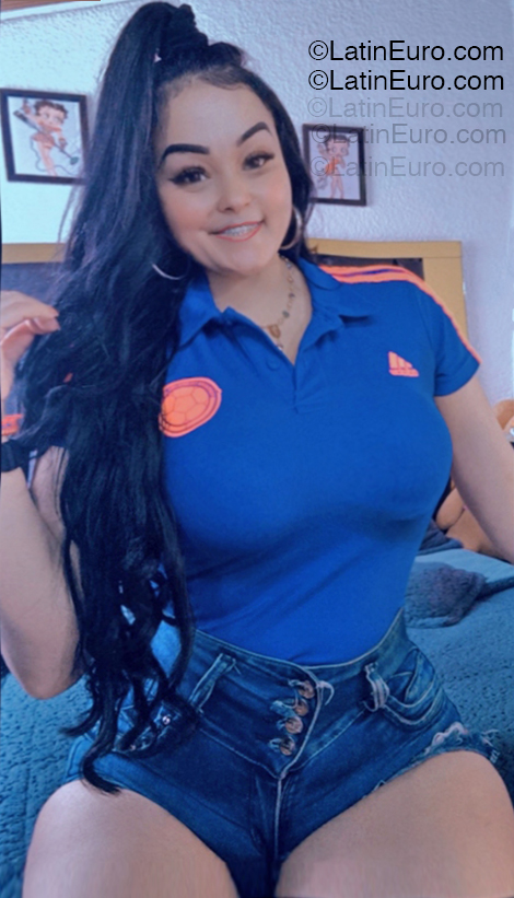 Date this tall Colombia girl Lupita from Bogota CO33324