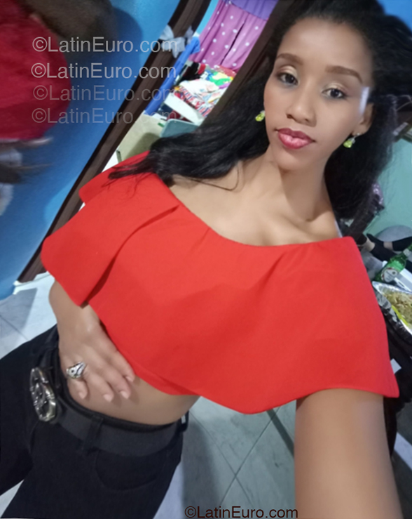 Date this exotic Dominican Republic girl Victoria from Santiago De Los Caballeros DO55011
