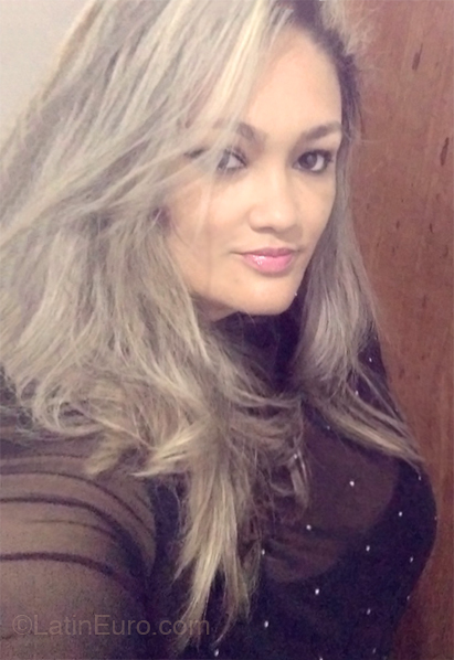 Date this charming Brazil girl Vane from Rio De Janeiro BR12353