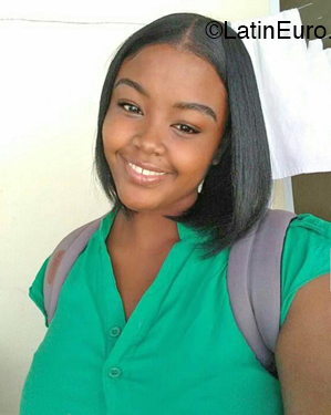 Date this happy Dominican Republic girl Priscilia from Santo Domingo DO55031
