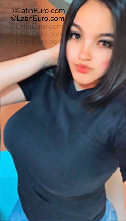 Date this beautiful Dominican Republic girl Yismeiri from Santo Domingo DO55052
