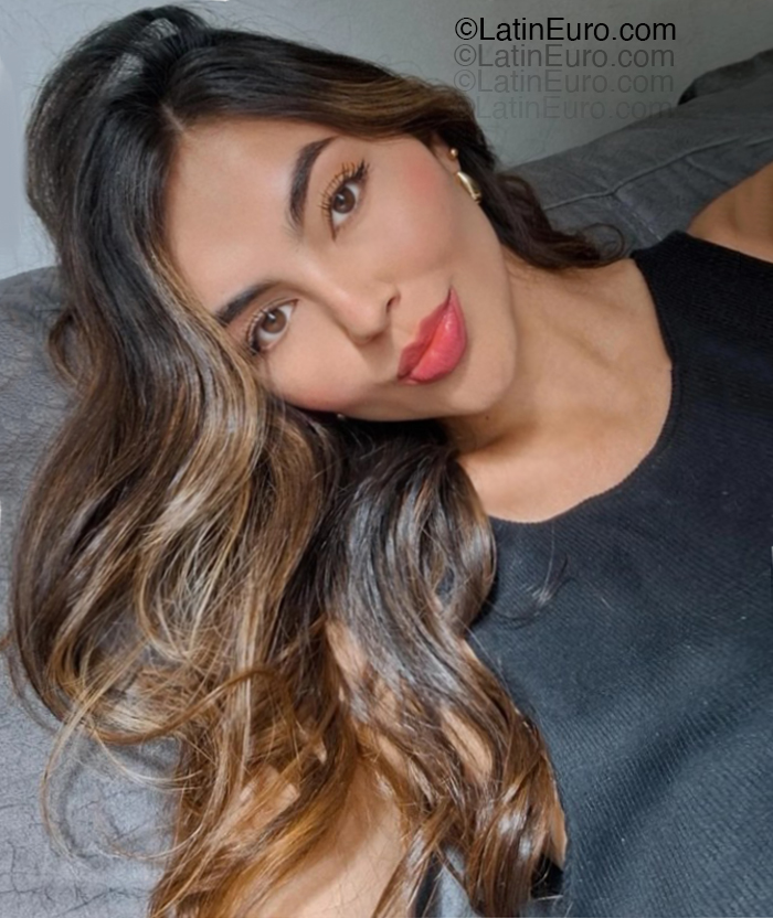Date this tall Colombia girl Laura from Bogota CO33339
