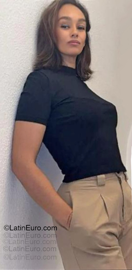 Date this sultry Spain girl Rosela from Barcelona ES922