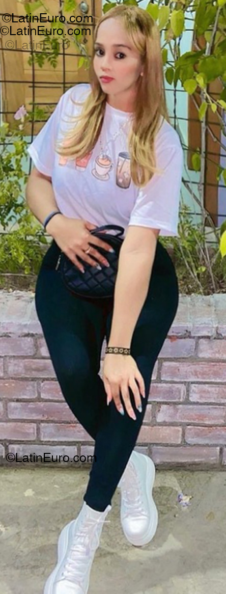 Date this hard body Dominican Republic girl Annerys from Santo Domingo DO55100