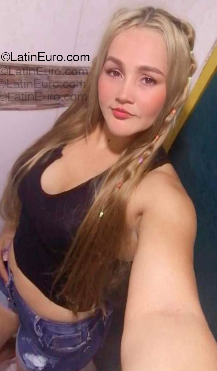 Date this charming Colombia girl Cristina from Medellin CO33348
