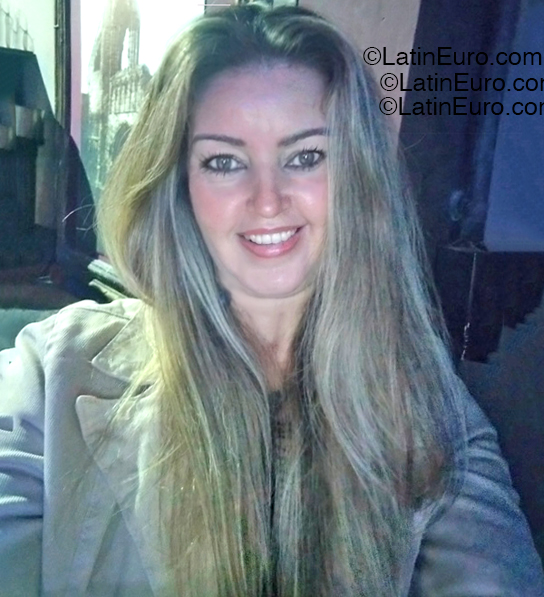 Date this gorgeous Brazil girl Agnes from Rio De Janeiro BR12364