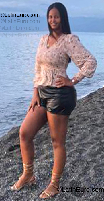 Date this happy Dominican Republic girl Yosira from Santo Domingo DO55119